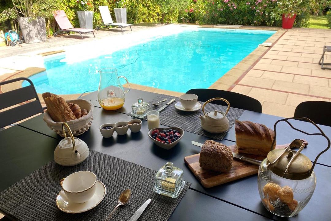 Photo of Others in Cerons