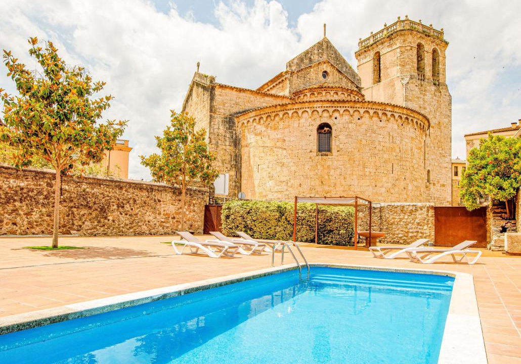 Photo of Others in Besalu