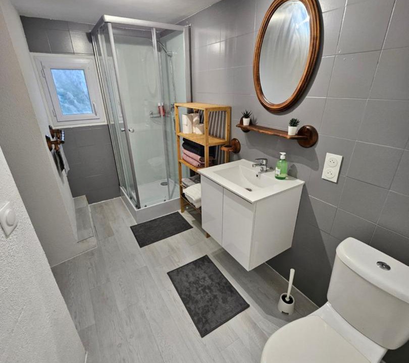 Photo of Others in Bonson