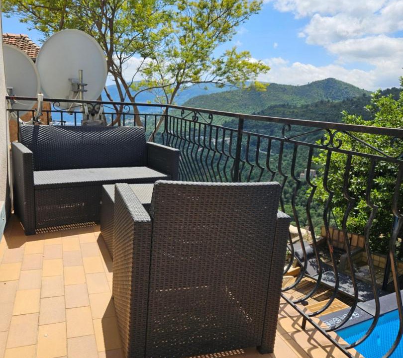 Photo of Others in Bonson