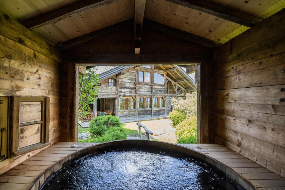 Photo of Others in Demi-Quartier