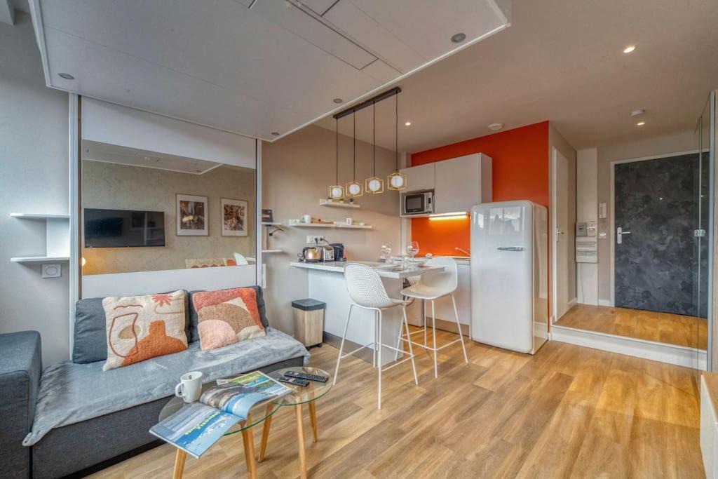 Photo of Others in Secteur 4