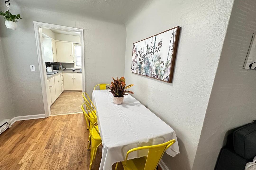 Photo of Livingroom in College Hill