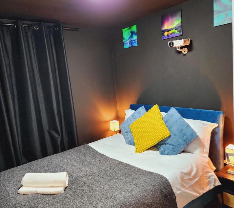 Photo of Bedroom in Island Gardens