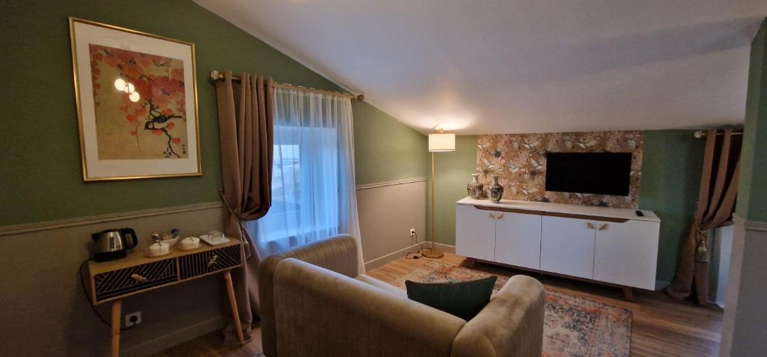 Photo of Others in Pomas