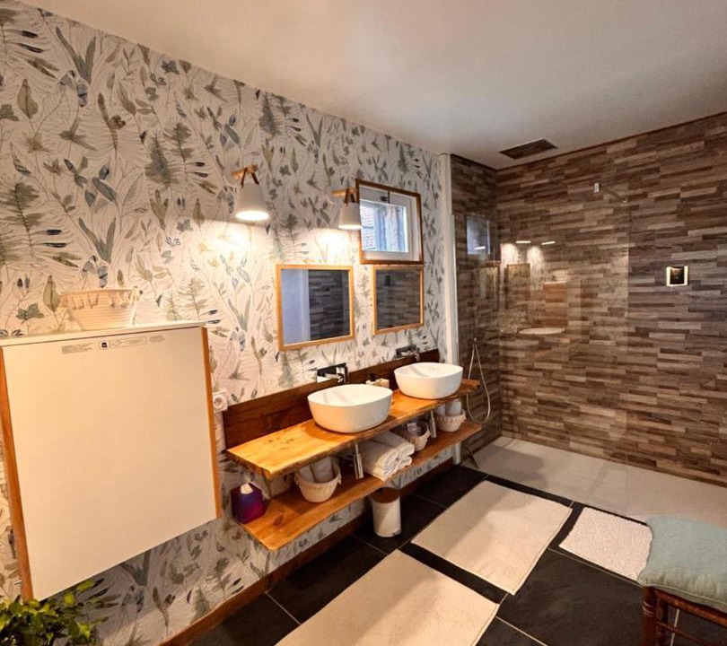 Photo of Bathroom in Woignarue