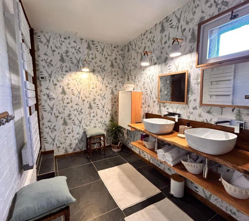 Photo of Bathroom in Woignarue