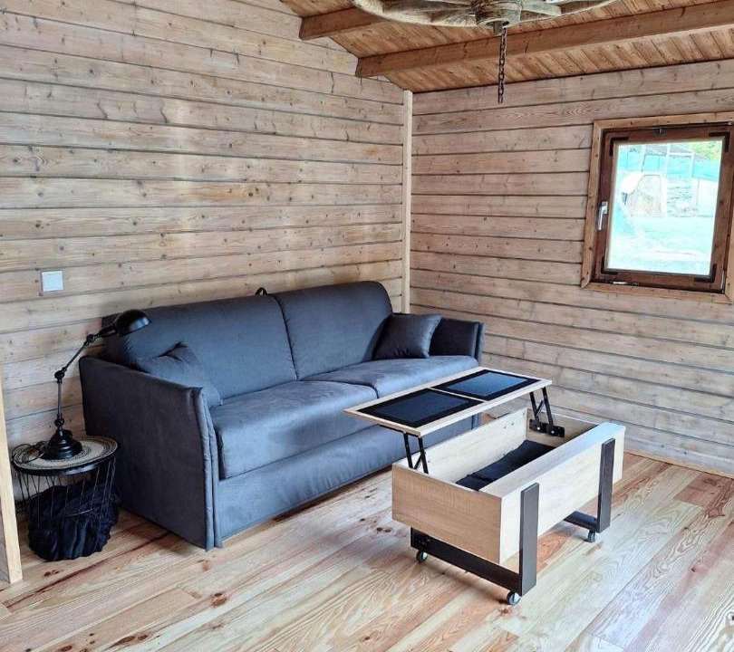 Photo of Others in Pressins