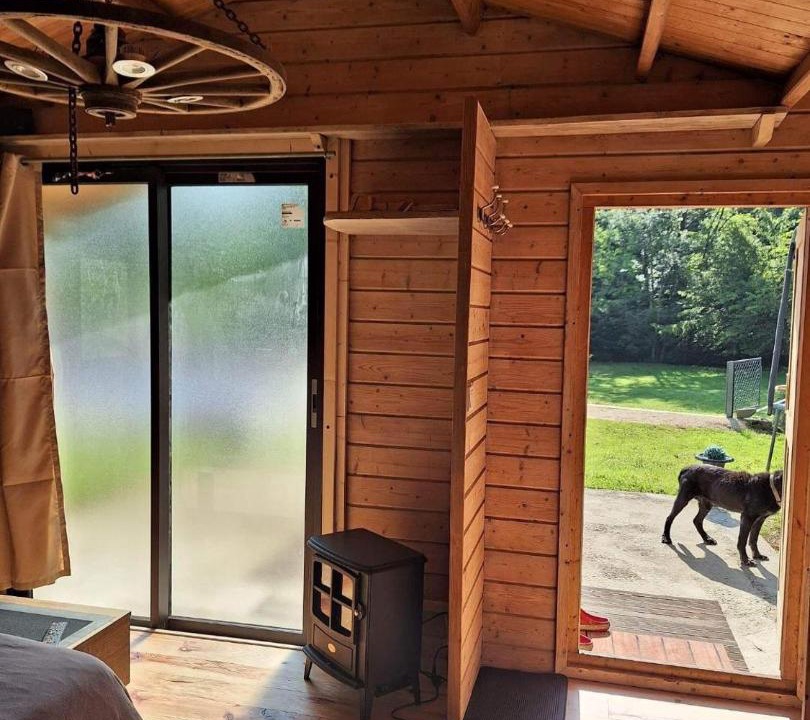 Photo of Others in Pressins