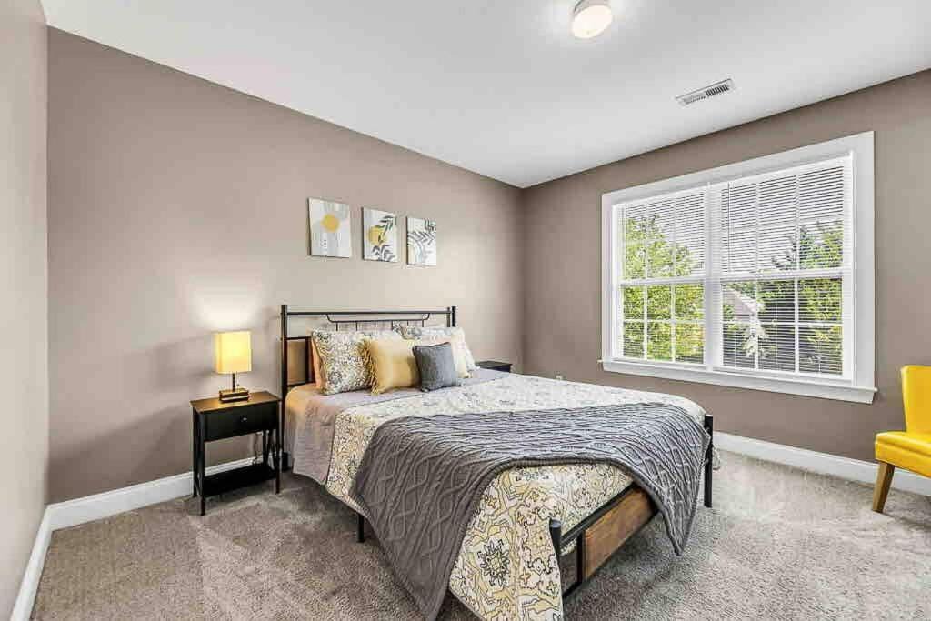 Photo of Bedroom in Forest Oaks
