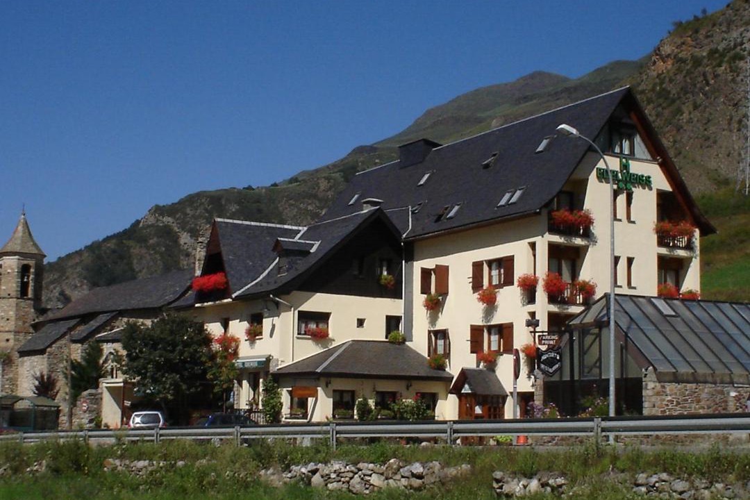 Photo of Buildings in Arties