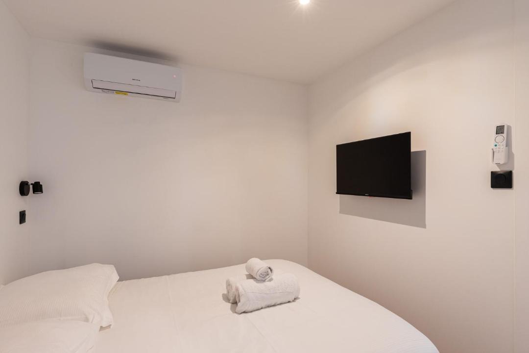 Photo of Others in 2nd Arrondissement