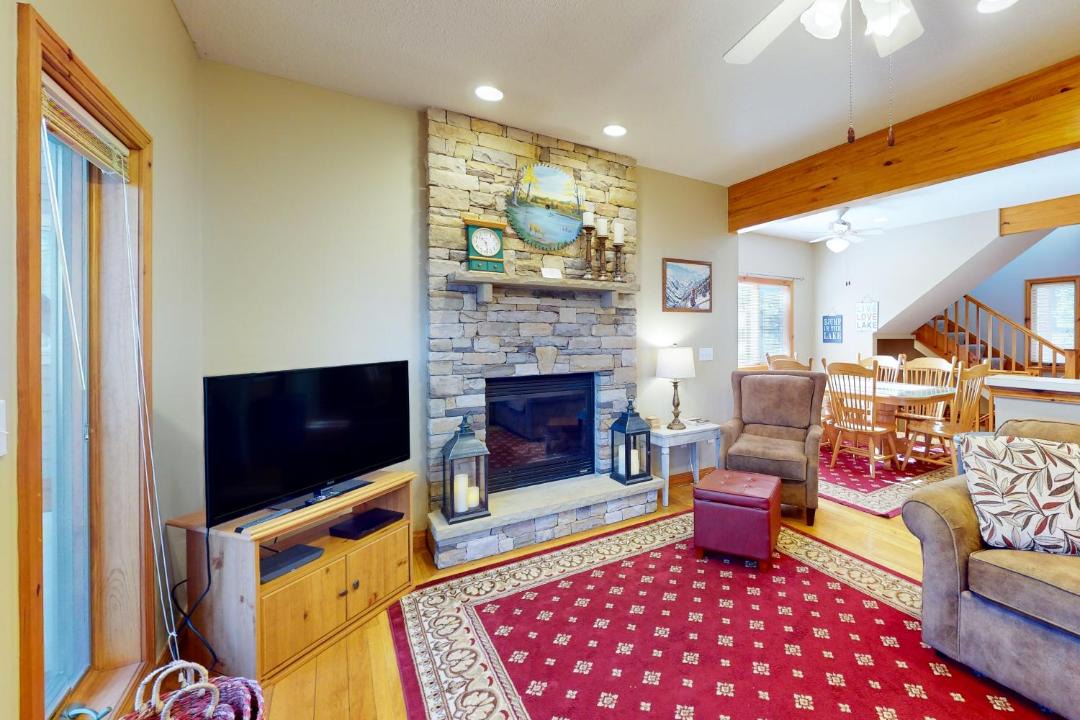 Photo of Livingroom in McHenry
