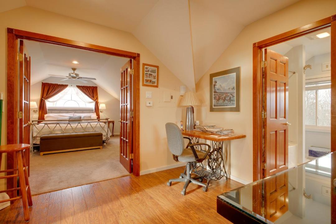 Photo of Livingroom in Schuylerville