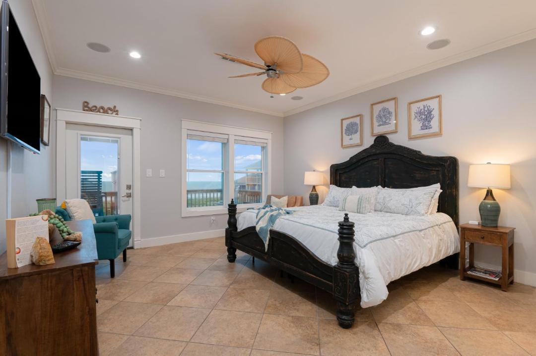 Photo of Bedroom in Crystal Beach