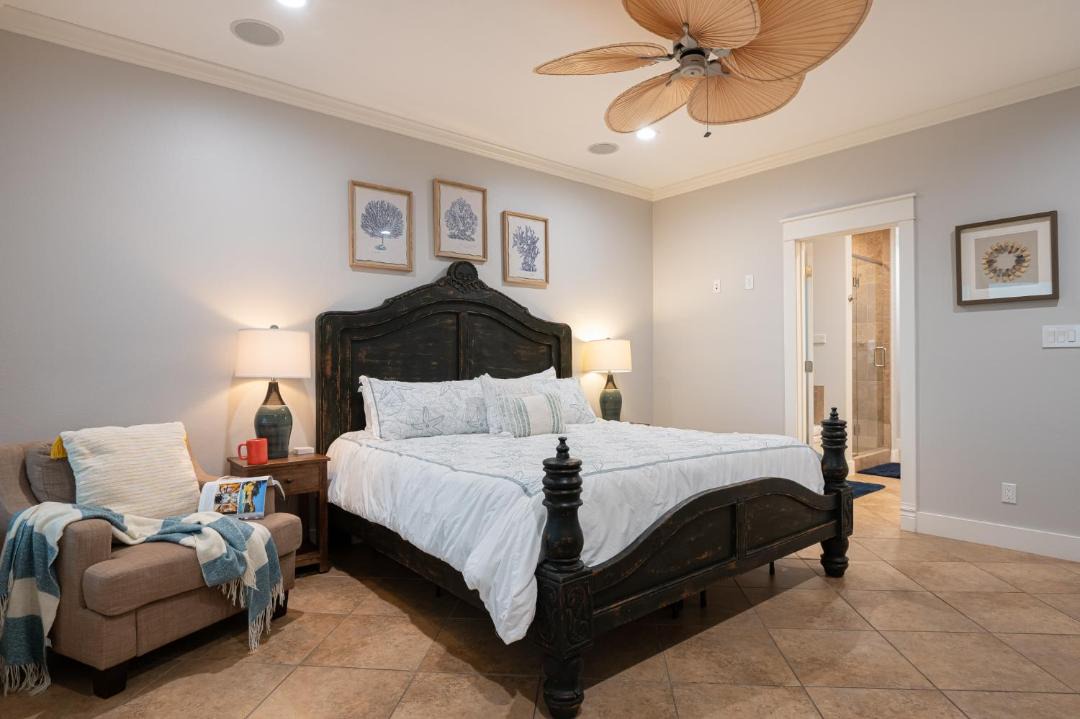 Photo of Bedroom in Crystal Beach