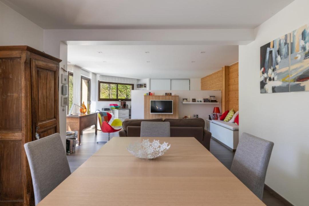 Photo of Others in Thones