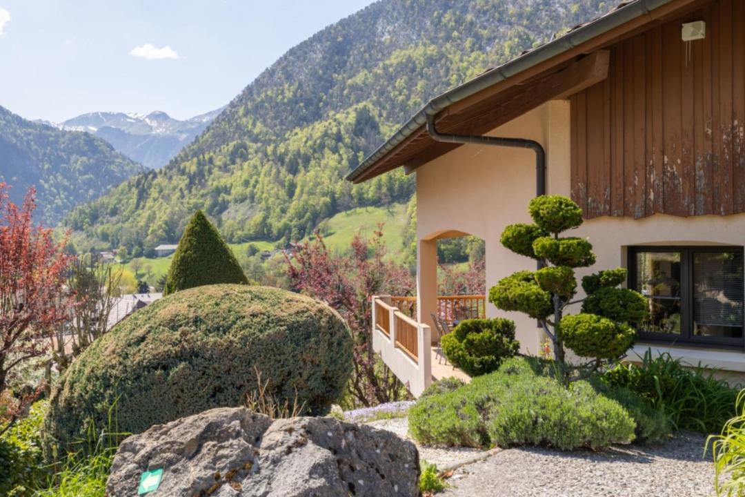 Photo of Others in Thones