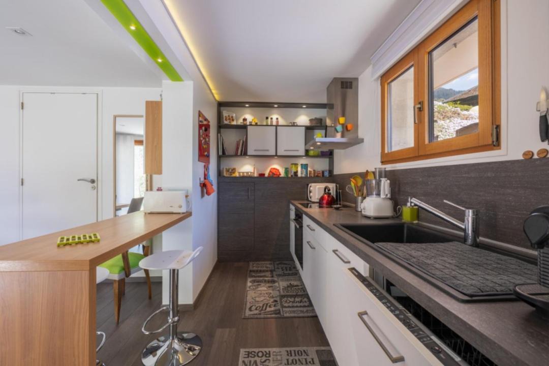 Photo of Others in Thones