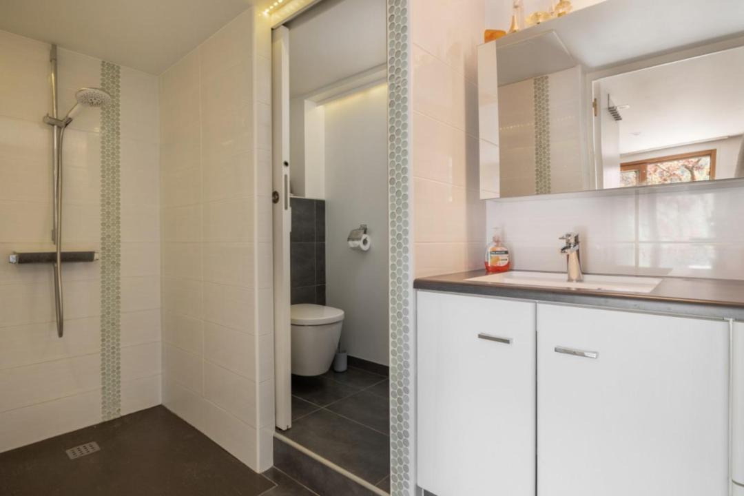 Photo of Others in Thones