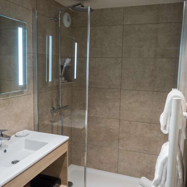 Photo of Bathroom in Saint-Quentin-en-Tourmont