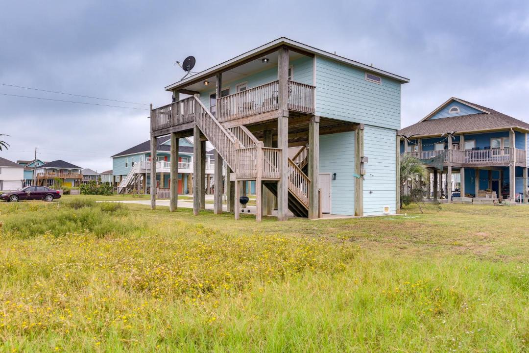 Photo of Buildings in Crystal Beach