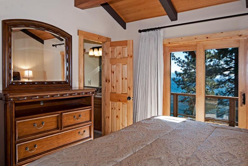 Photo of Bedroom in Lake Forest