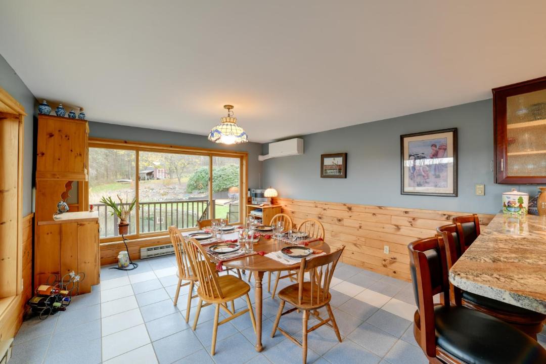 Photo of Livingroom in Dryden