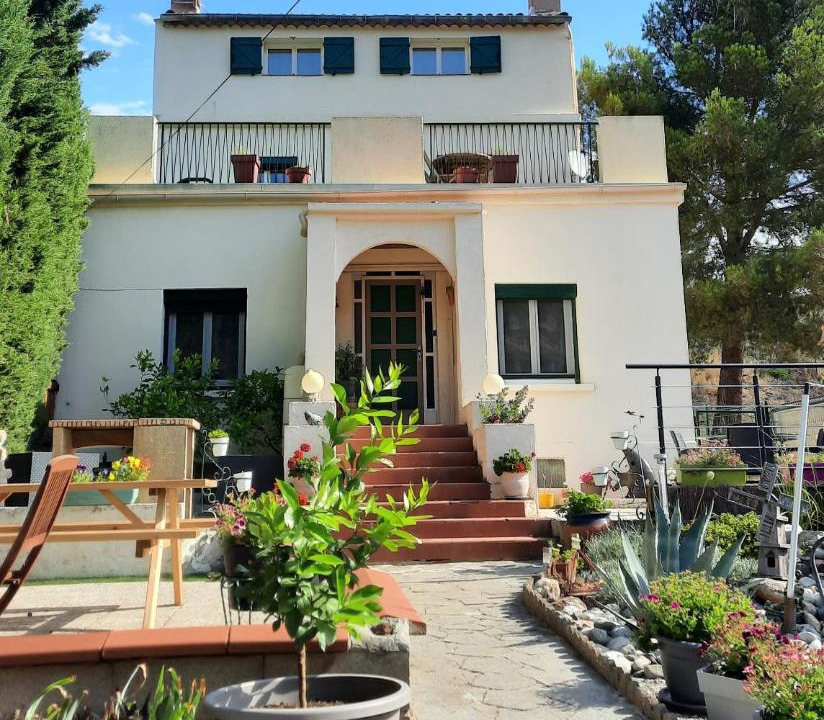 Photo of Others in Maury