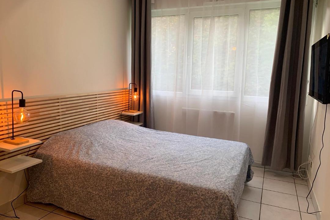 Photo of Others in Zola - Pressense