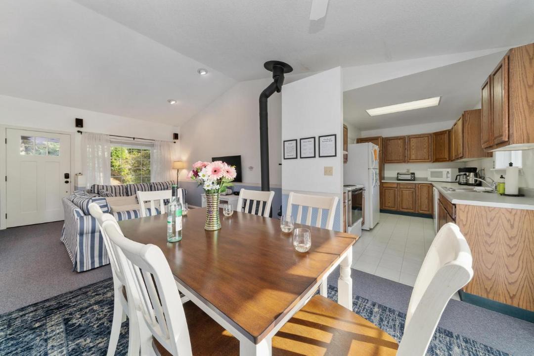 Photo of Kitchen in Manzanita