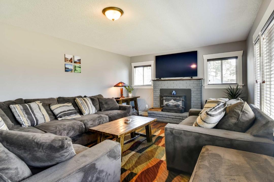 Photo of Livingroom in Oak Grove