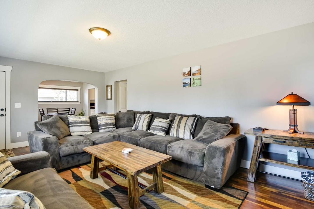 Photo of Livingroom in Oak Grove