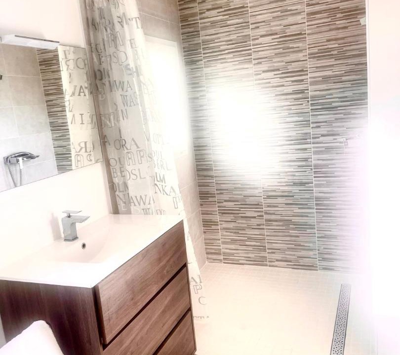 Photo of Bathroom in Montaren-et-Saint-Mediers