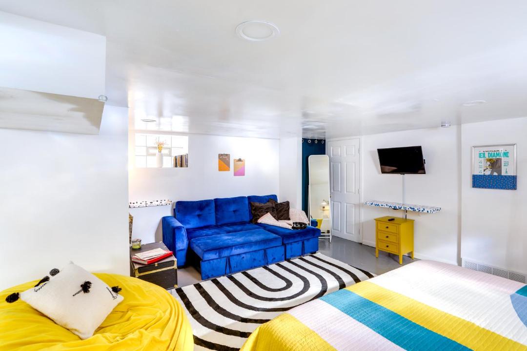 Photo of Livingroom in Detroit - Shoreway