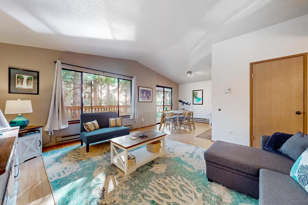 Photo of Livingroom in Grapeview