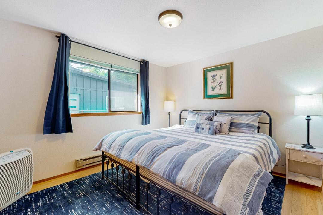 Photo of Bedroom in Grapeview