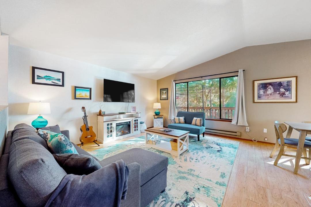 Photo of Livingroom in Grapeview