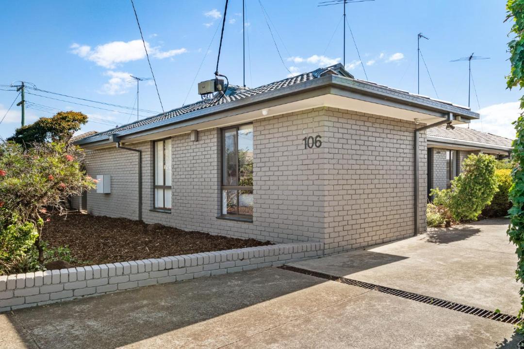Photo of Buildings in Newcomb