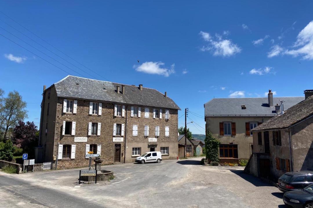 Photo of Buildings in Salles-Curan