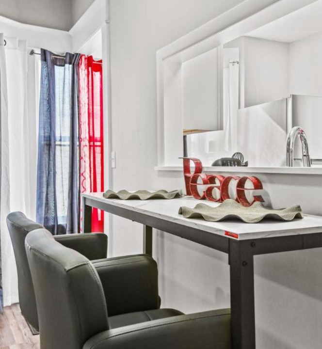 Photo of Livingroom in Midway