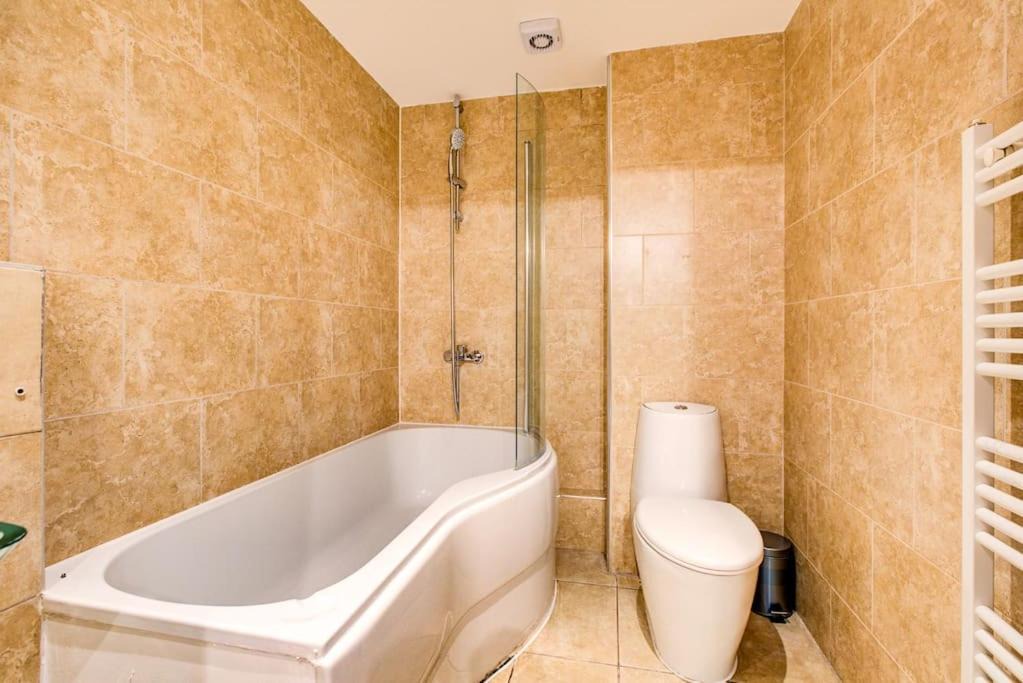 Photo of Others in Hale