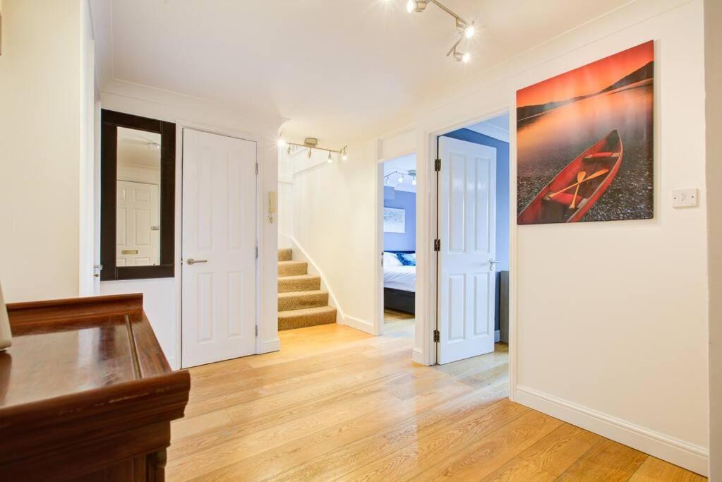 Photo of Others in Hale