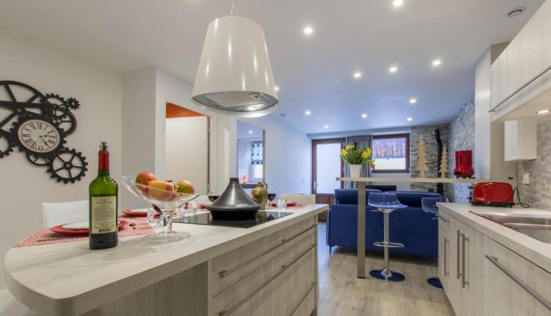 Photo of Others in Thones