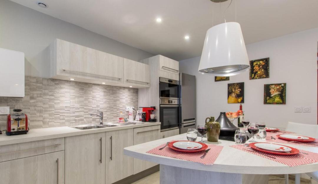 Photo of Others in Thones