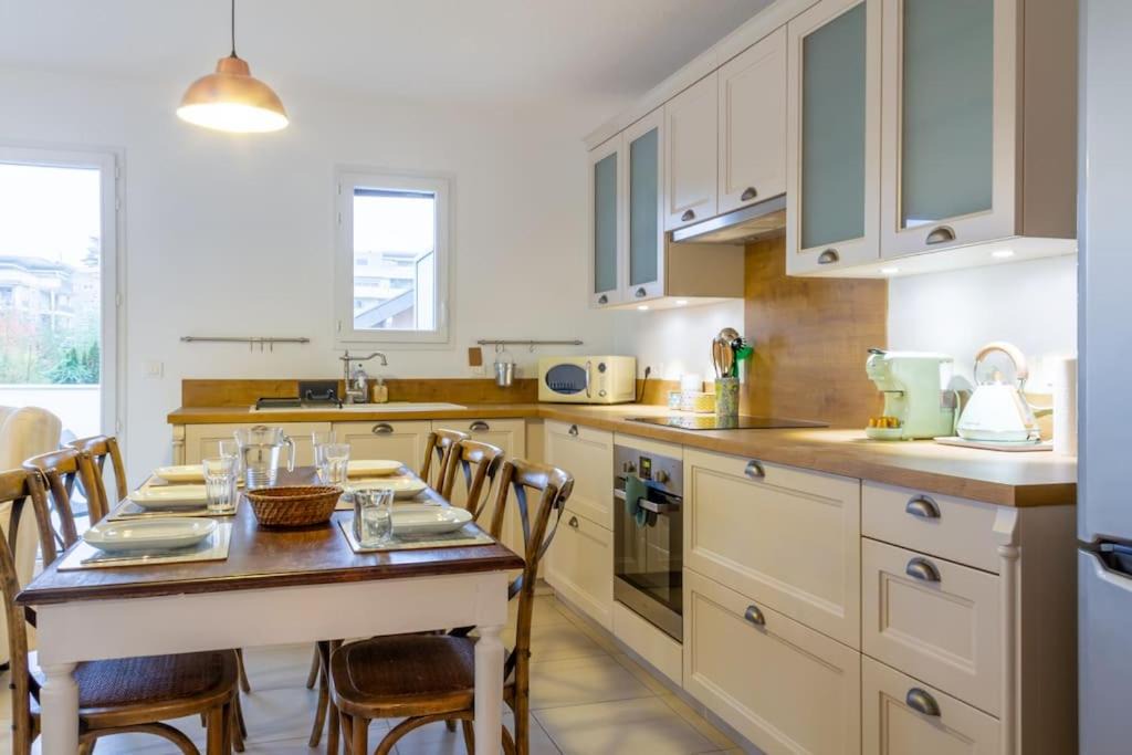 Photo of Kitchen in Saint-Julien-en-Genevois