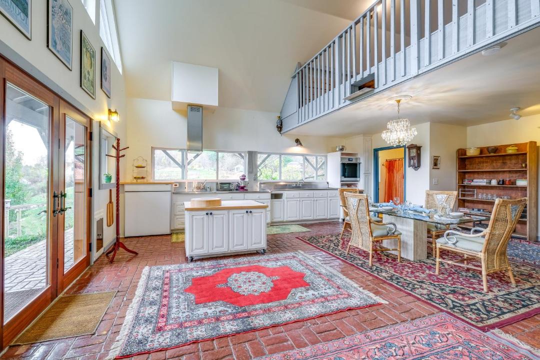 Photo of Livingroom in Pilot