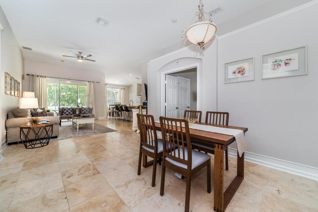 Photo of Livingroom in Windsor Palms