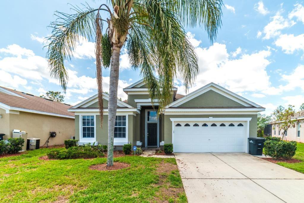 Photo of Buildings in Windsor Palms