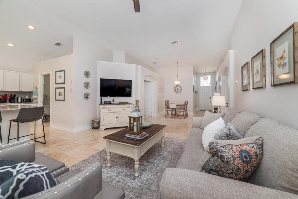 Photo of Livingroom in Windsor Palms